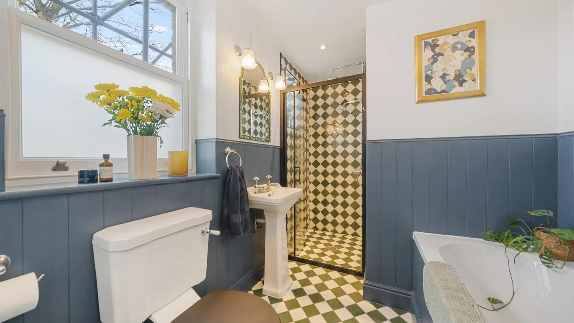 Spacious & Luxurious 2-Bedroom Edwardian Apartment London United Kingdom