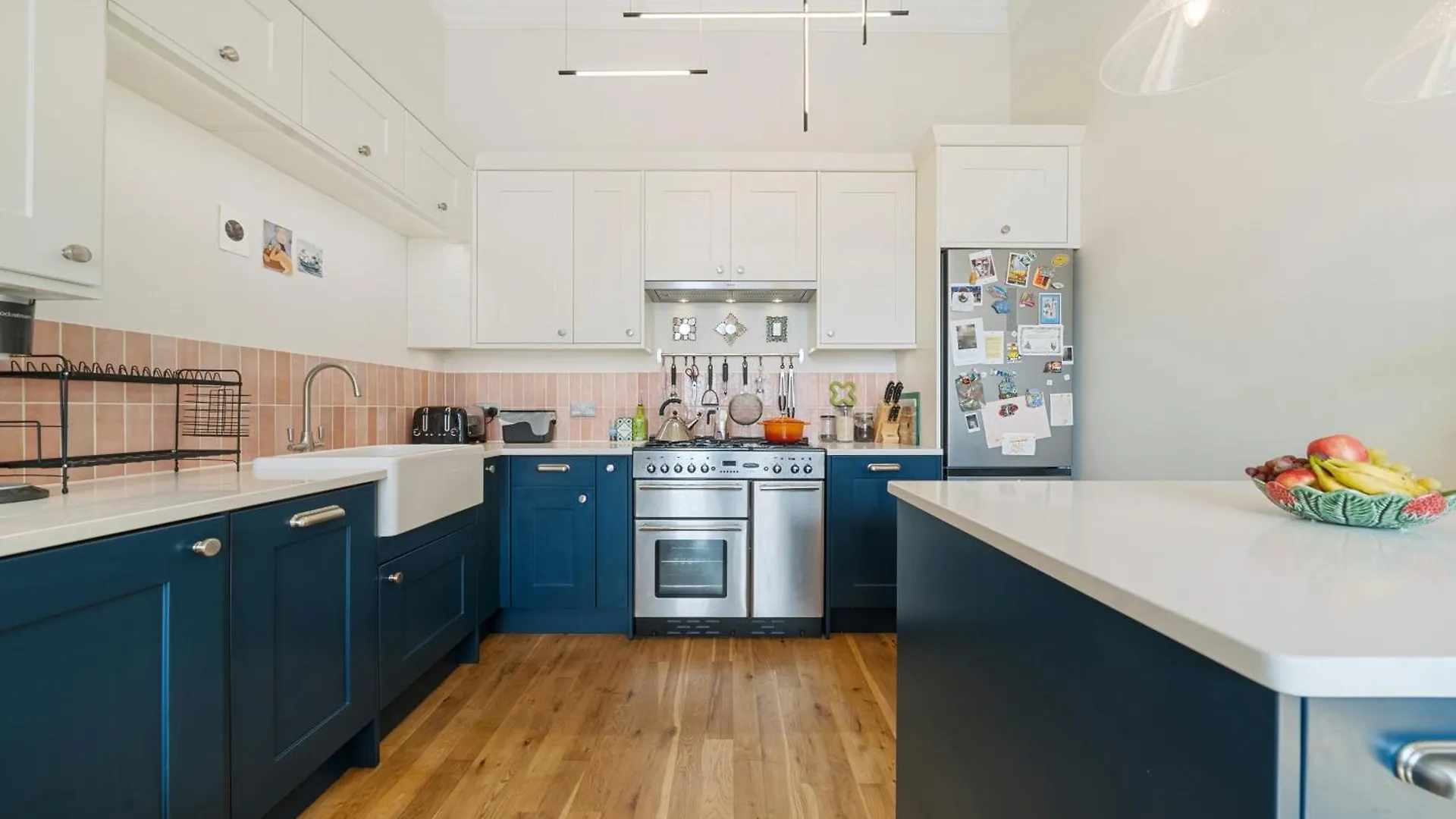 Spacious & Luxurious 2-Bedroom Edwardian Apartment London United Kingdom