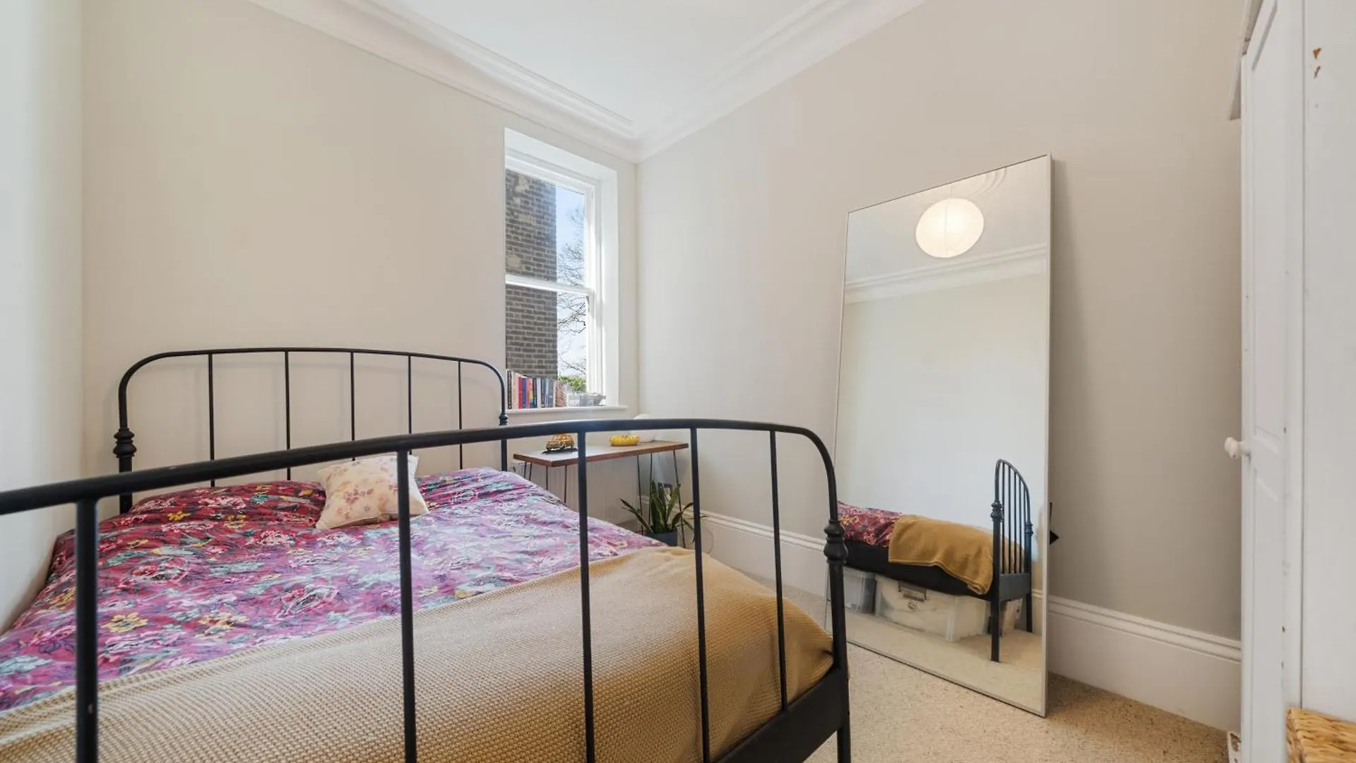 Spacious & Luxurious 2-Bedroom Edwardian Apartment London